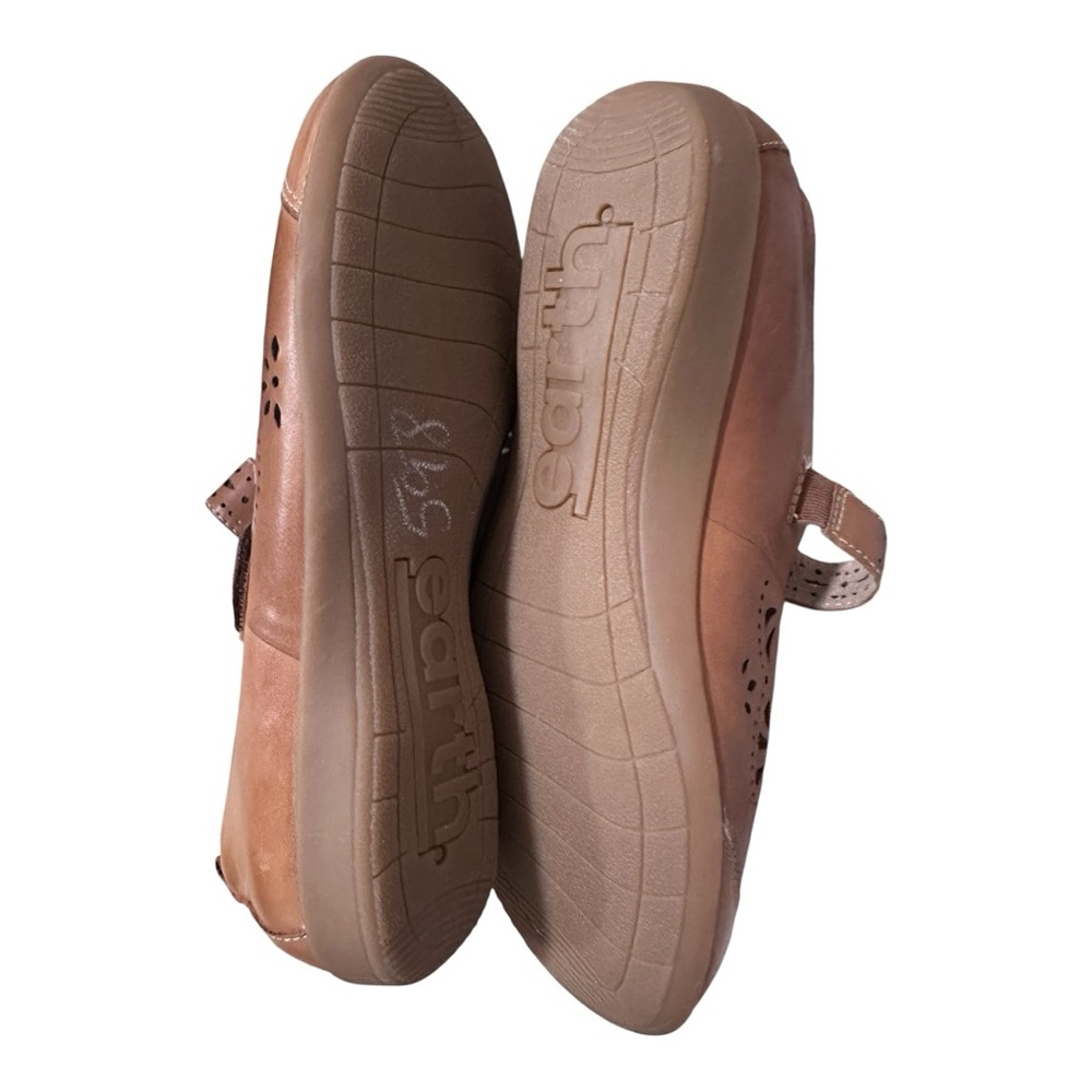Earth Tan Leather Cut-Out Mary Janes Size 9 - Picture 3 of 3